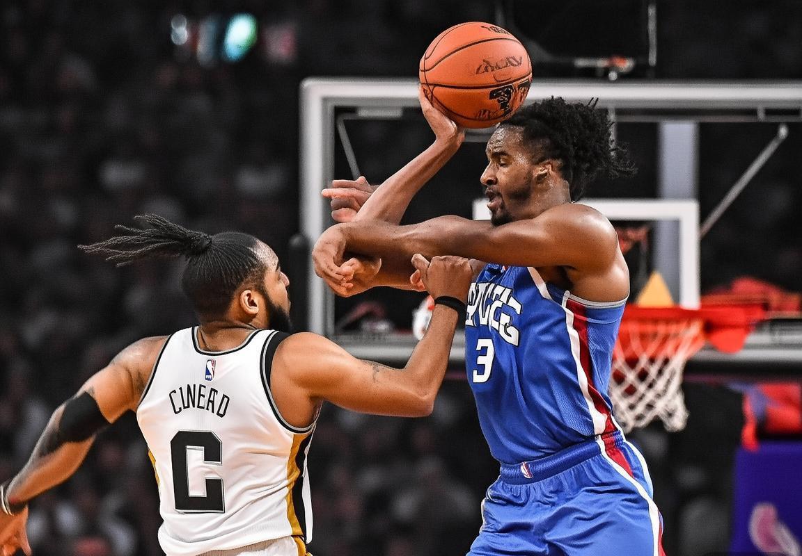 2017年NBA马刺VS76人经典对决回顾：激情碰撞与战术对决(图2)